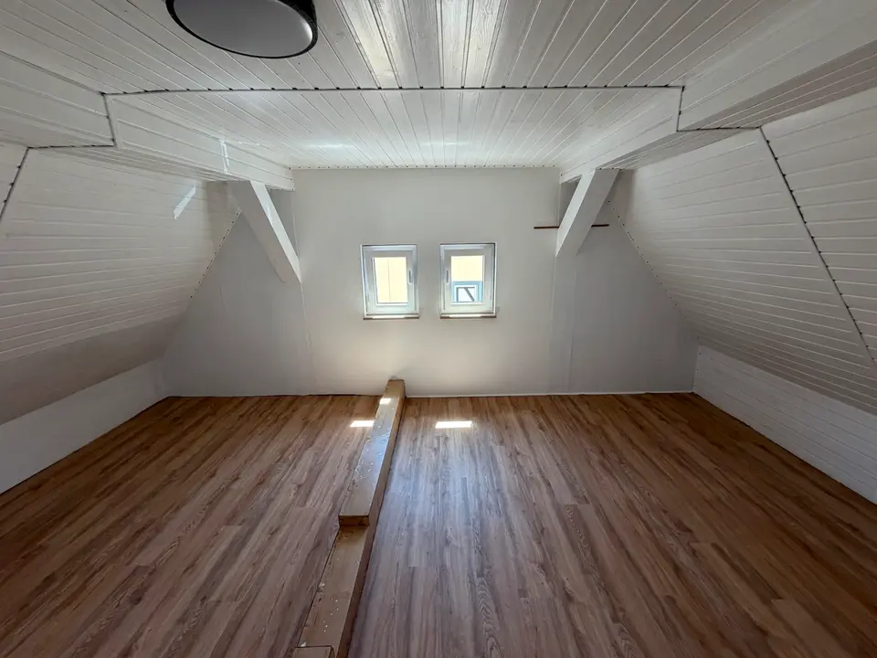 5 Zimmer Wohnung mit 130 m² in Würzburg – Bild 2