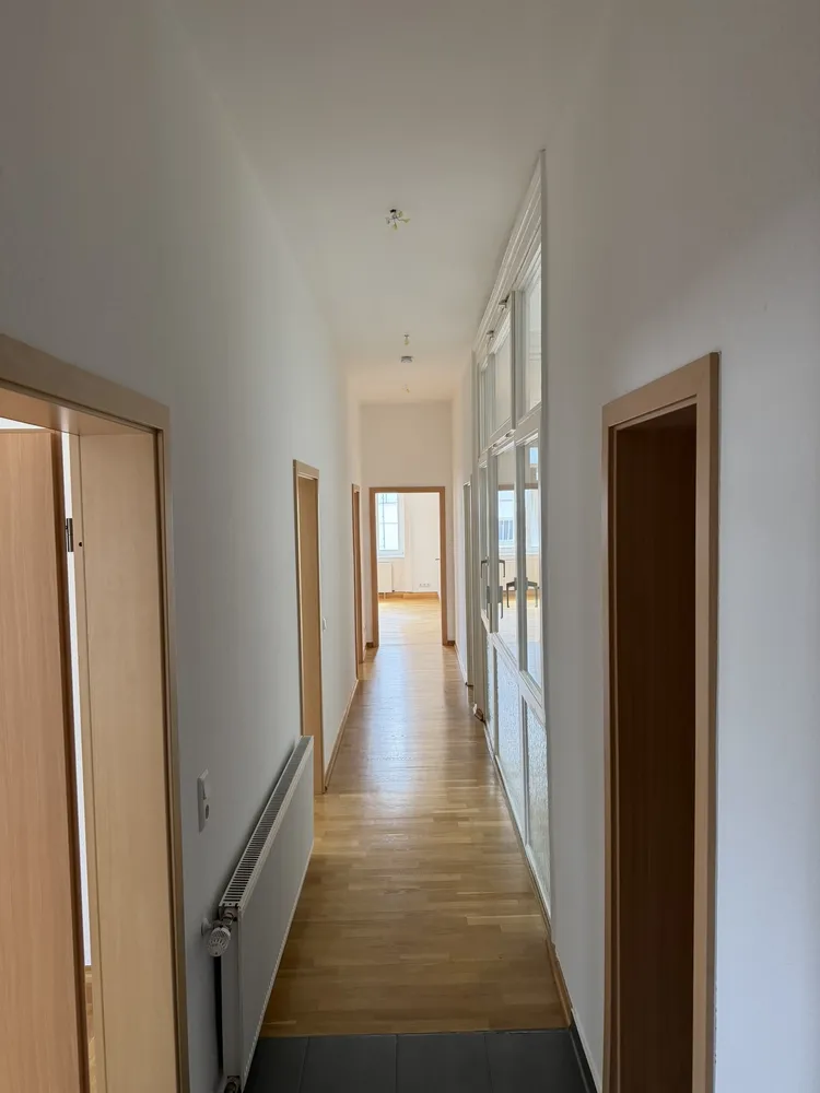 5 Zimmer Wohnung mit 120 m² in Wiesbaden – Bild 2