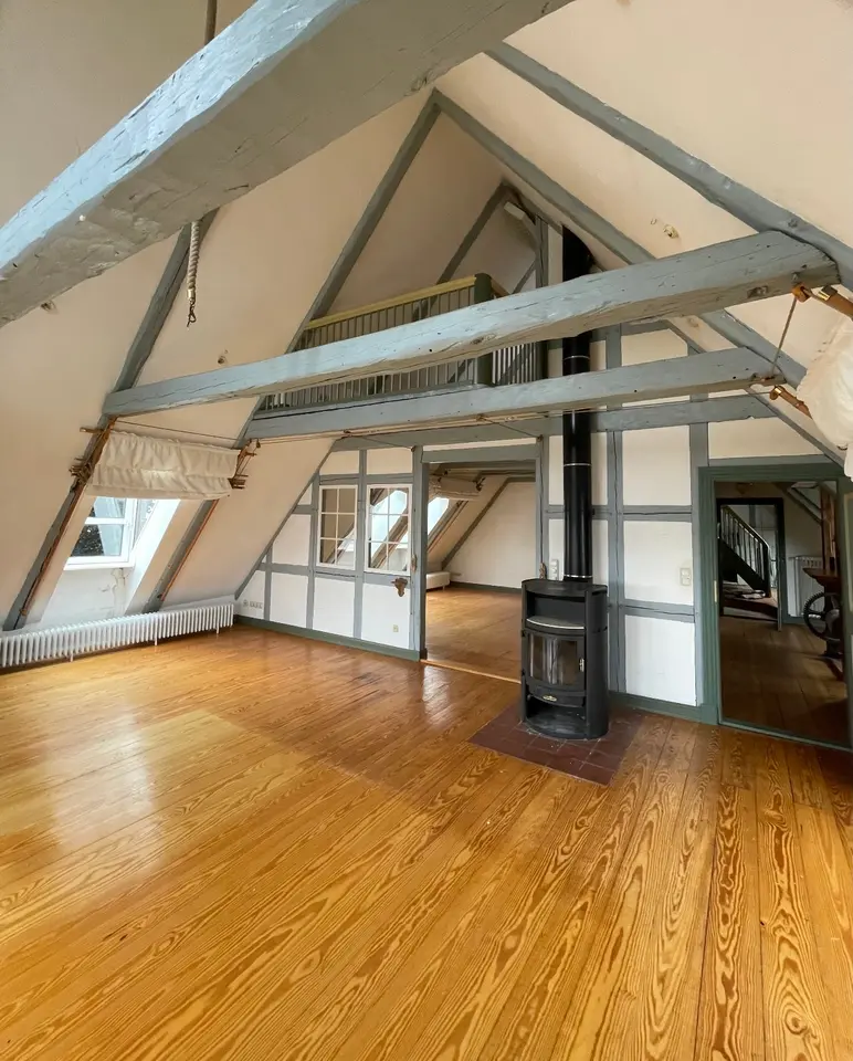8 Zimmer Wohnung mit 200 m² in Lüneburg – Bild 1
