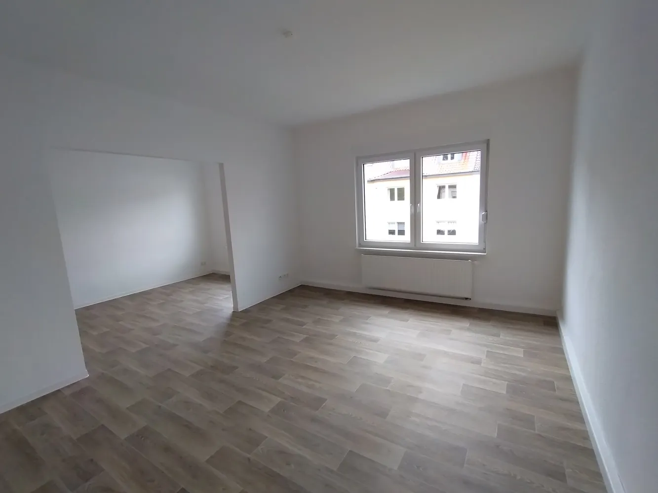 4 Zimmer Wohnung mit 96 m² in Dessau-Roßlau – Bild 1