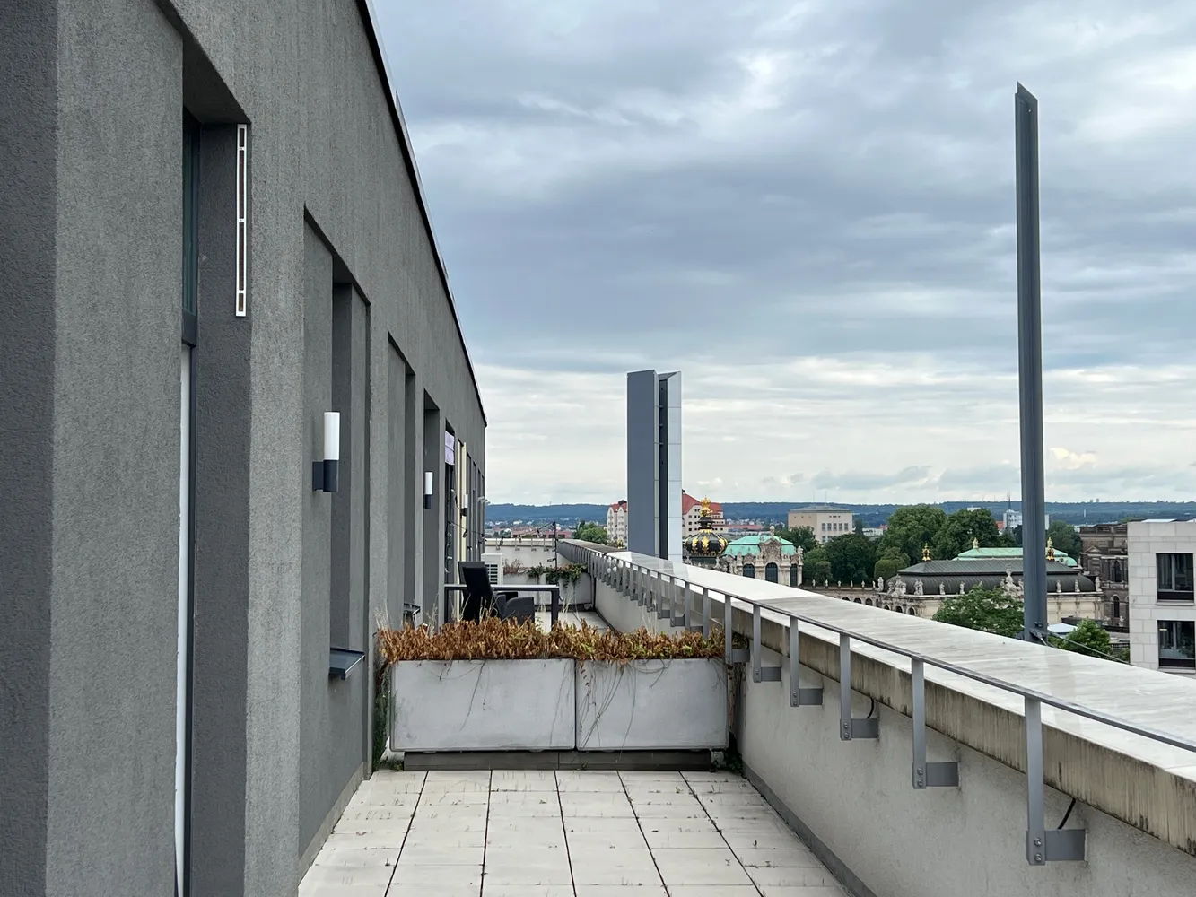 2 Zimmer Wohnung mit 102 m² in Dresden – Bild 1
