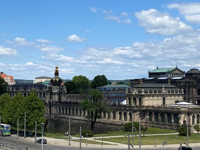 2 Zimmer Wohnung mit 102 m² in Dresden – Bild 2