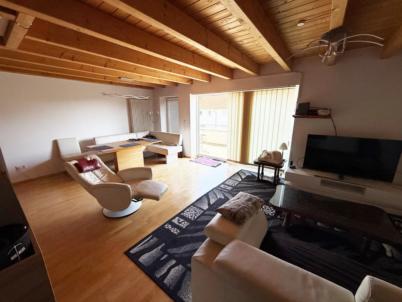 3 Zimmer Wohnung mit 117 m² in Karlsruhe – Bild 2
