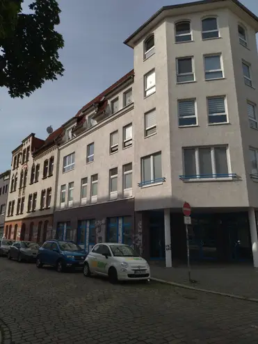 6 Zimmer Wohnung mit 166 m² in Magdeburg – Bild 1