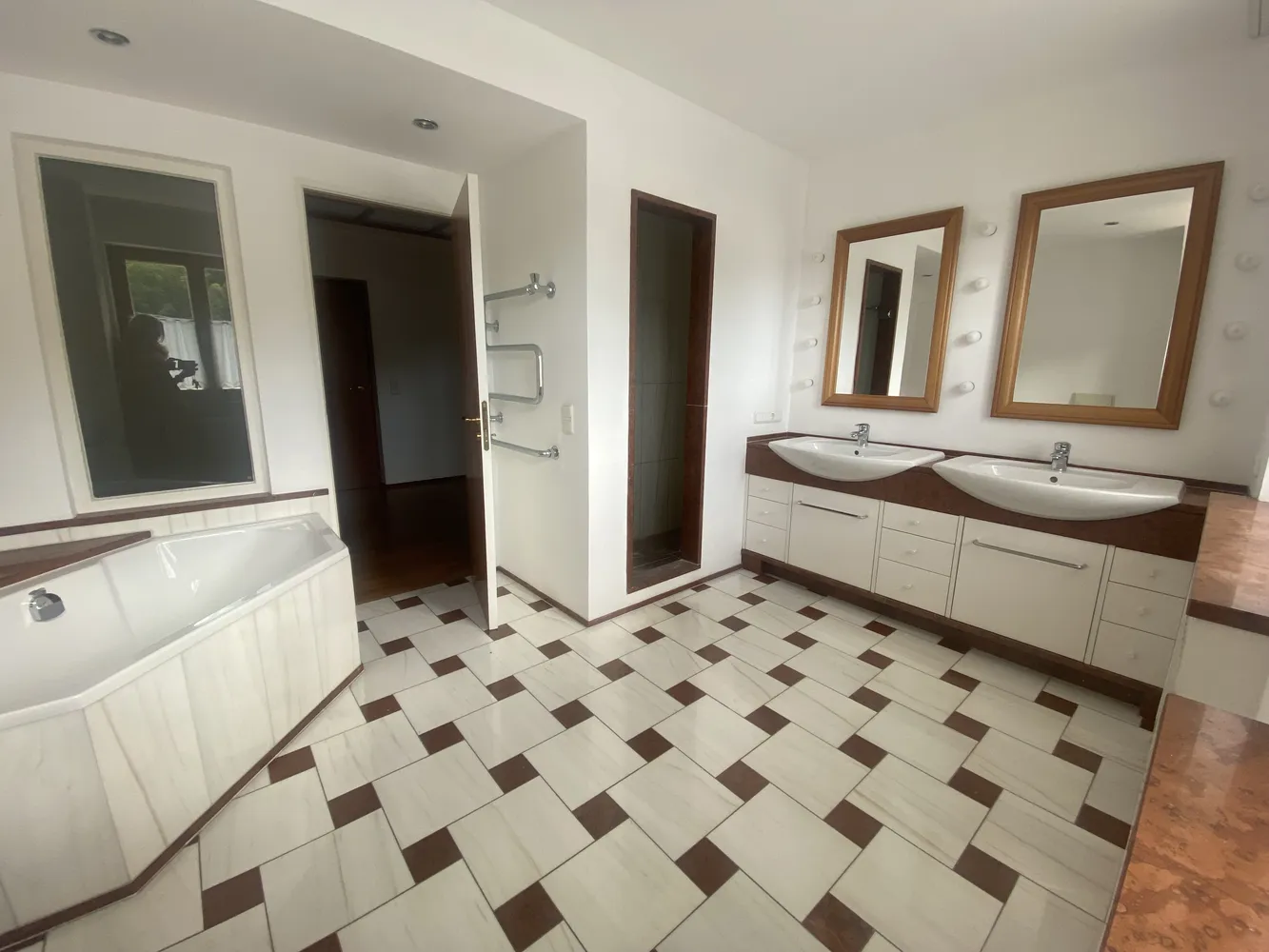 4 Zimmer Wohnung mit 190 m² in Landshut – Bild 7