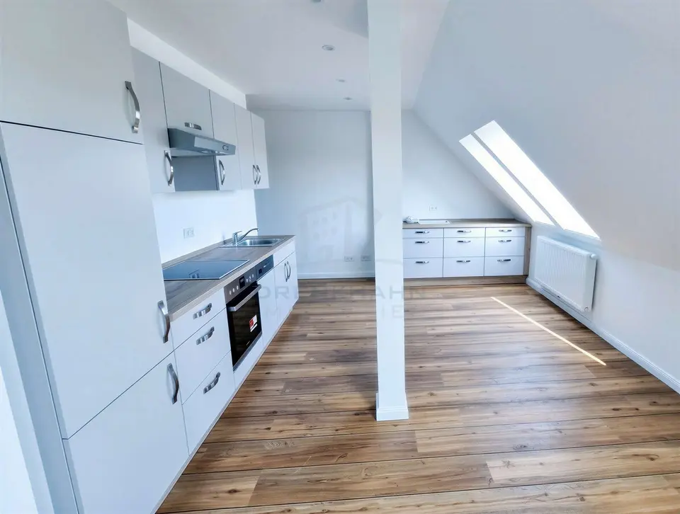 6 Zimmer Wohnung mit 119 m² in Schwerin – Bild 1