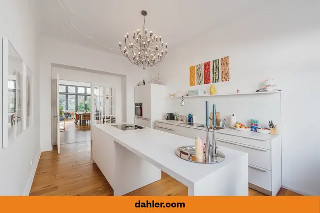 9 Zimmer Haus mit 313 m² in Düsseldorf – Bild 1