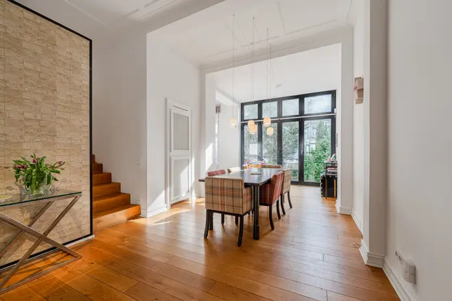 9 Zimmer Haus mit 313 m² in Düsseldorf – Bild 3