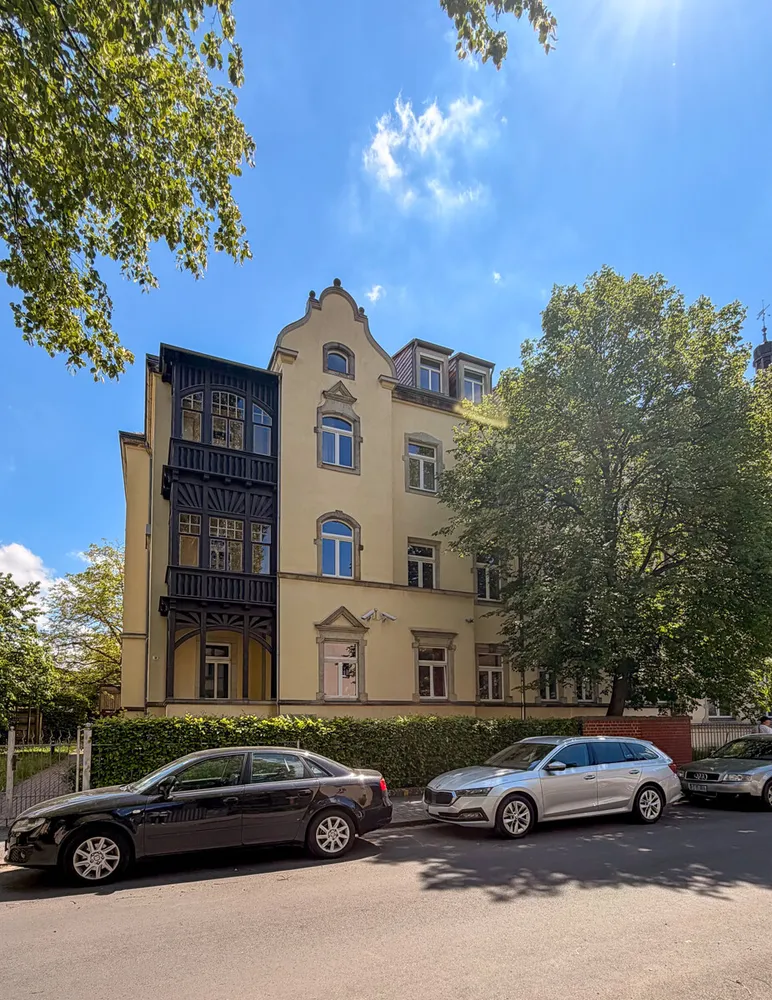 7 Zimmer Wohnung mit 240 m² in Dresden – Bild 2