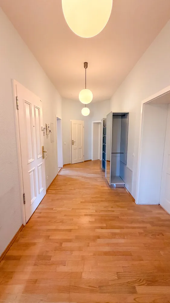 7 Zimmer Wohnung mit 240 m² in Dresden – Bild 3