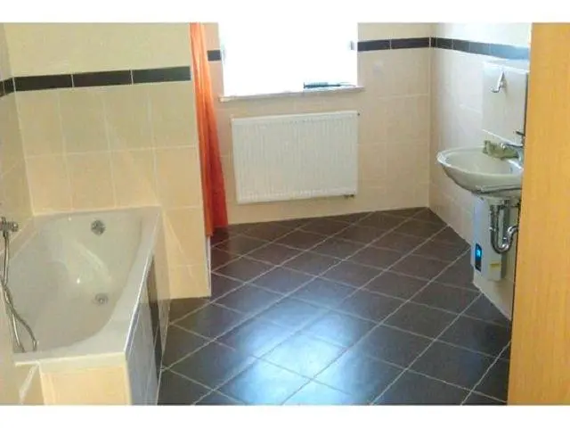 2 Zimmer Wohnung mit 80 m² in Plauen – Bild 2