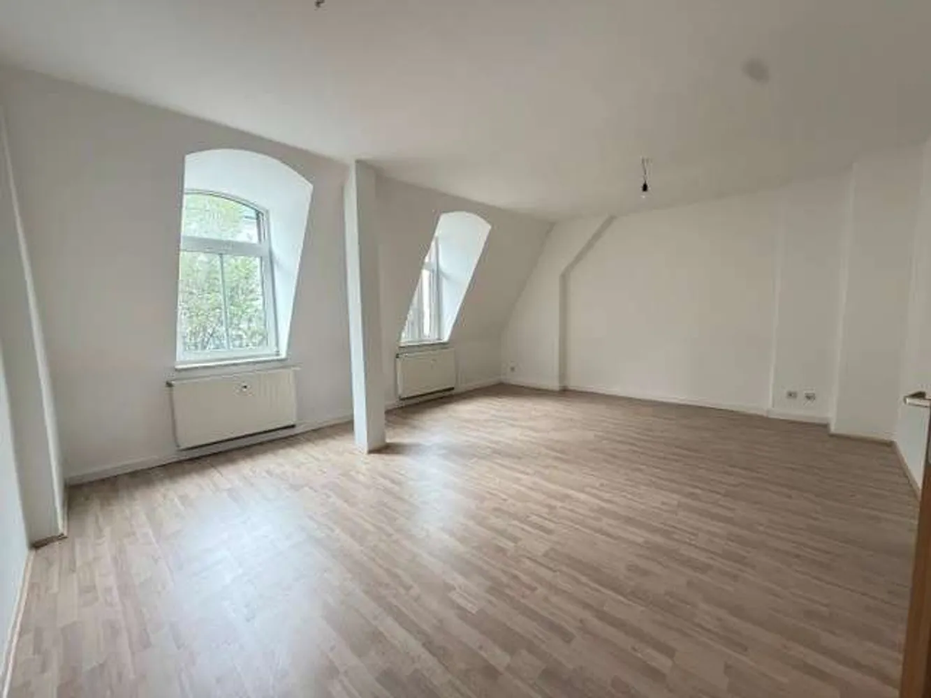 4 Zimmer Wohnung mit 109 m² in Plauen – Bild 1