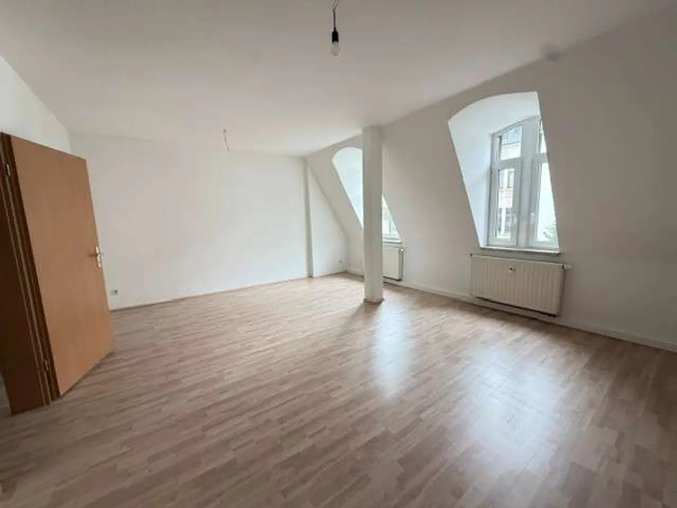 4 Zimmer Wohnung mit 109 m² in Plauen – Bild 2