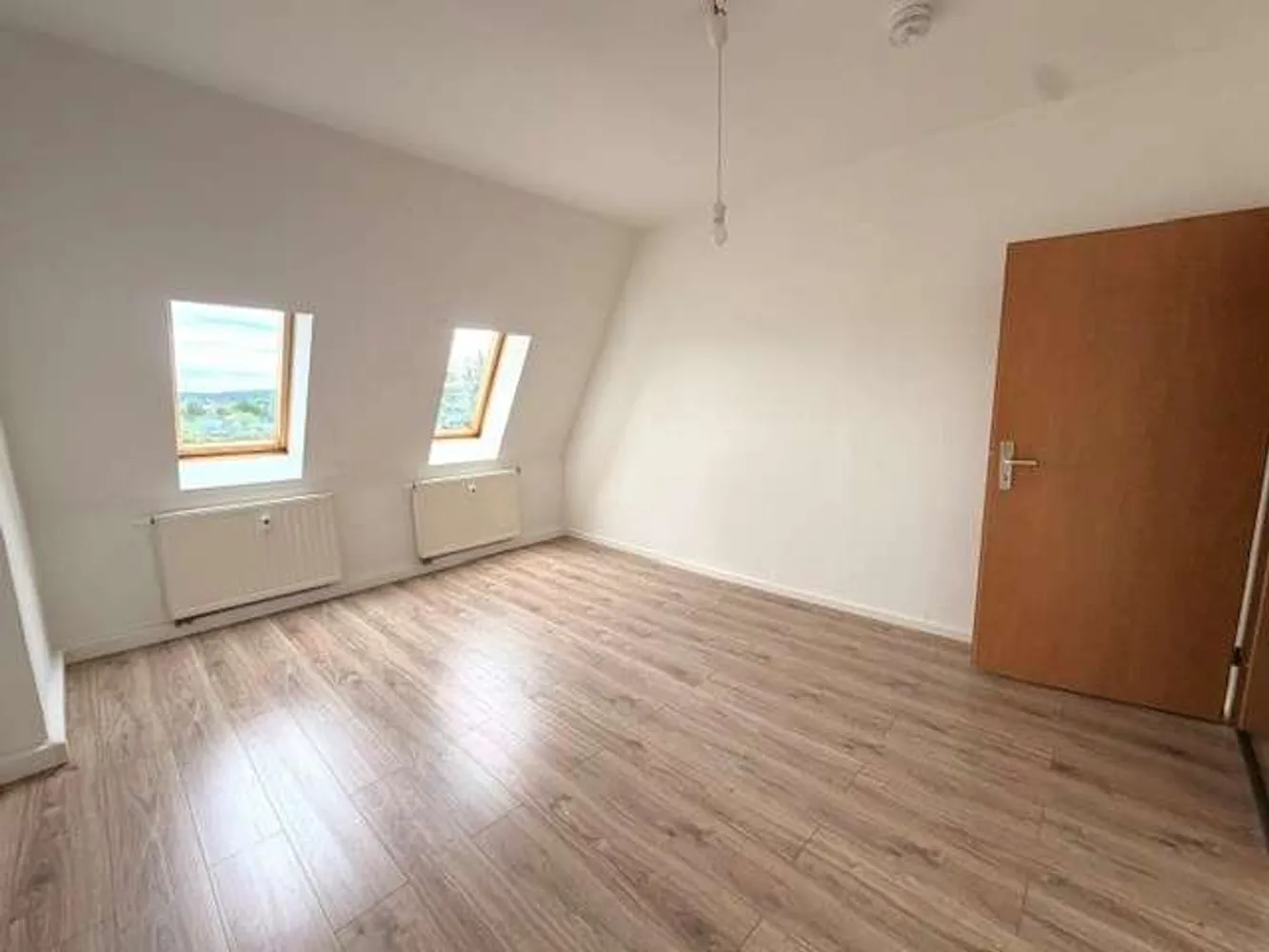 4 Zimmer Wohnung mit 109 m² in Plauen – Bild 3