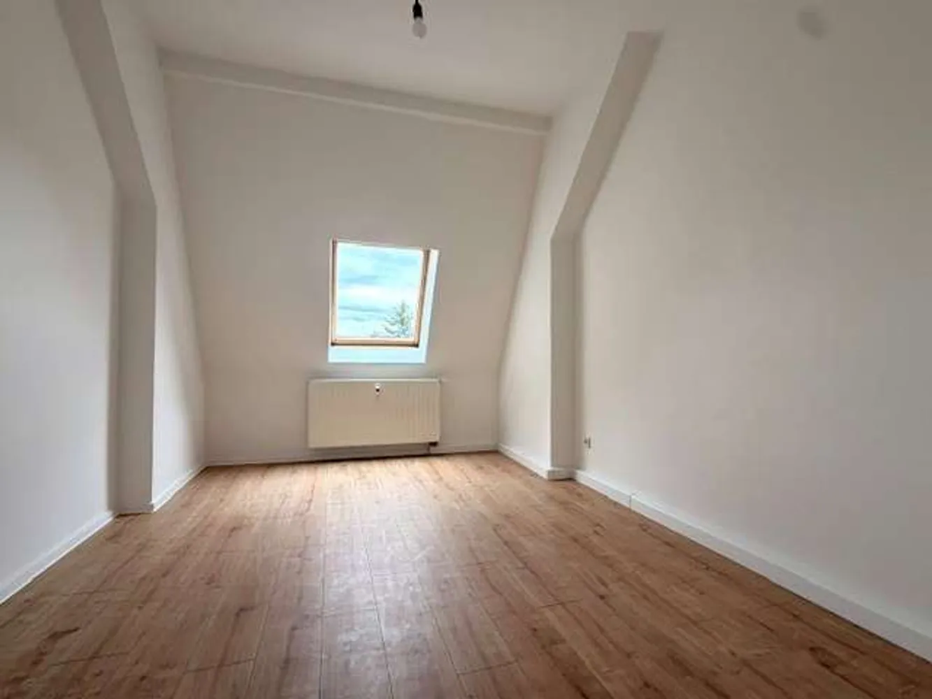 4 Zimmer Wohnung mit 109 m² in Plauen – Bild 8