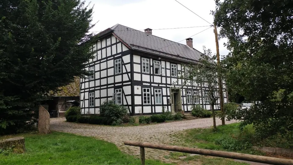 6 Zimmer Haus mit 225 m² in Einbeck – Bild 1