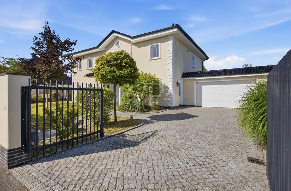 6 Zimmer Haus mit 249 m² in Wilhelmshaven – Bild 1
