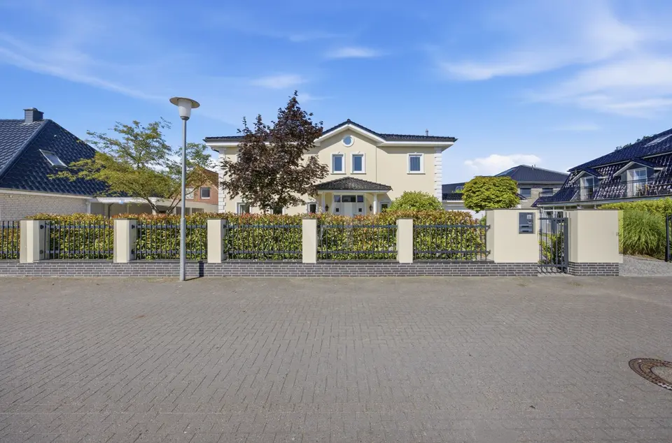 6 Zimmer Haus mit 249 m² in Wilhelmshaven – Bild 2