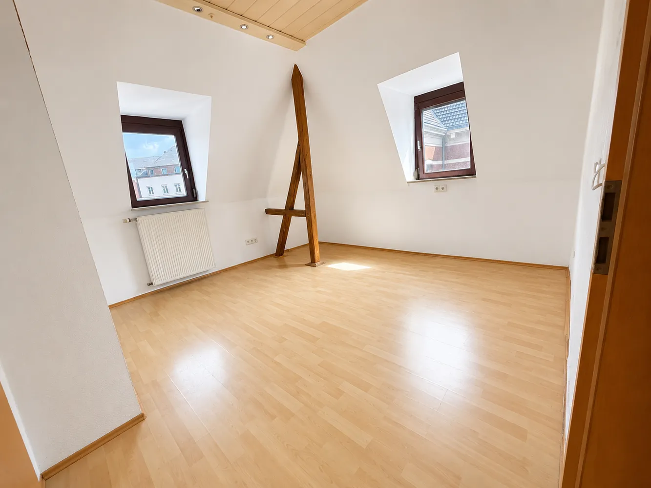 6 Zimmer Wohnung mit 160 m² in Oberhausen – Bild 2