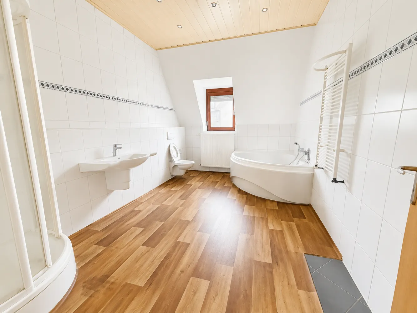 6 Zimmer Wohnung mit 160 m² in Oberhausen – Bild 7