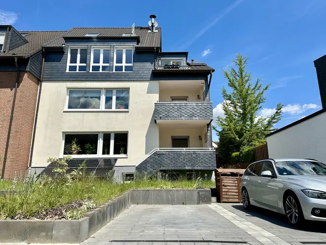 4 Zimmer Wohnung mit 115 m² in Leverkusen – Bild 1