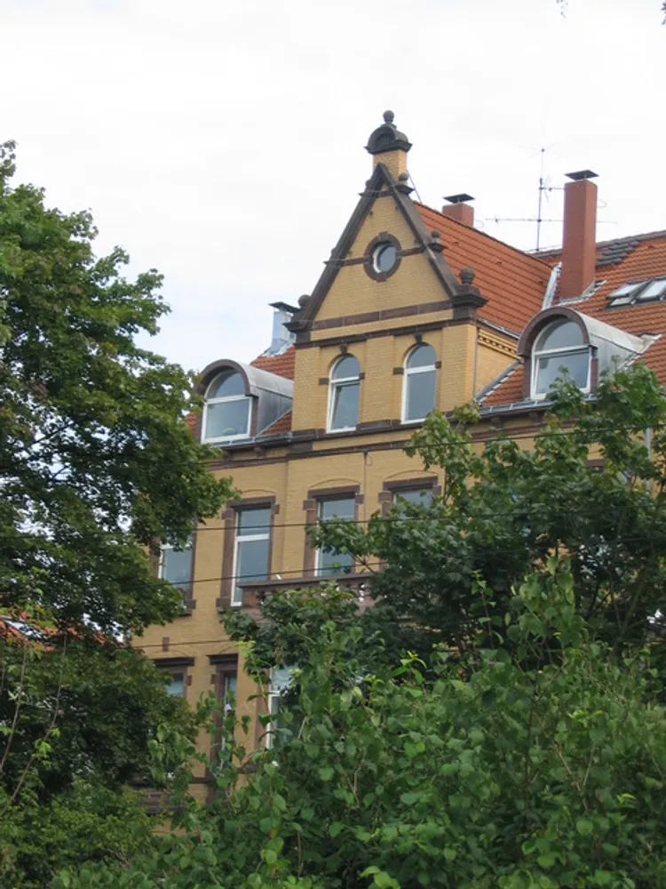 5 Zimmer Wohnung mit 185 m² in Hannover – Bild 1