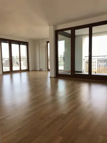4 Zimmer Wohnung mit 151 m² in Frankfurt am Main – Bild 1