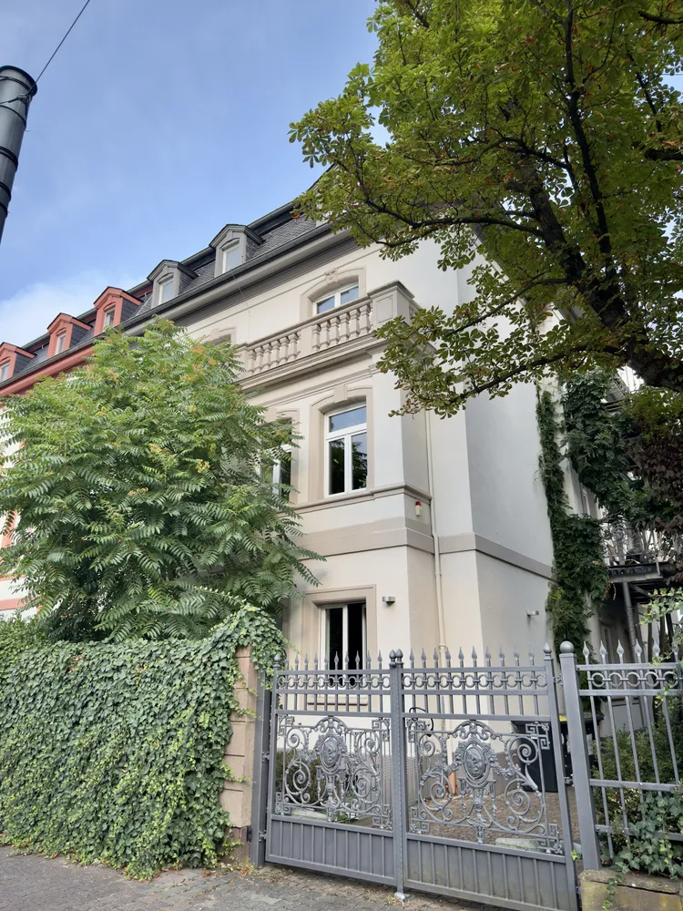 4 Zimmer Wohnung mit 118 m² in Frankfurt am Main – Bild 1