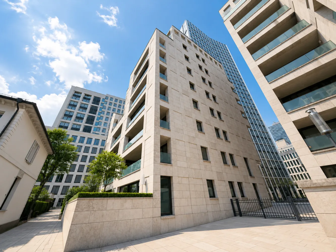 3 Zimmer Wohnung mit 98 m² in Frankfurt am Main – Bild 2