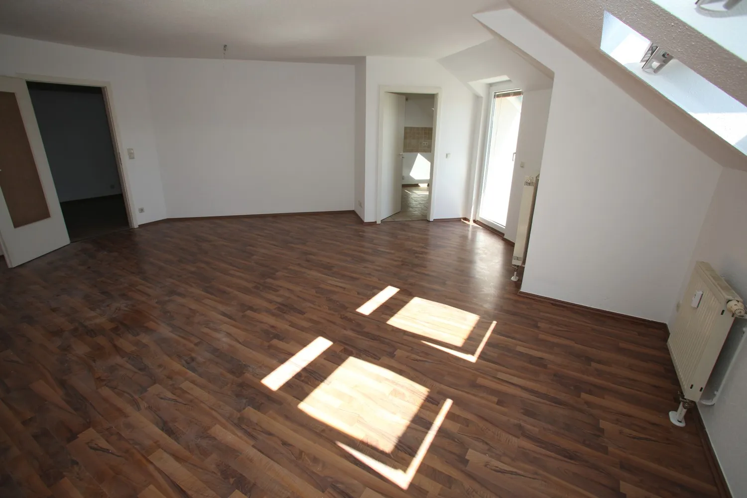 3 Zimmer Wohnung mit 98 m² in Plauen – Bild 2