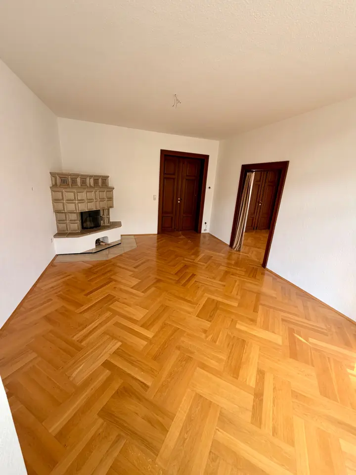 4 Zimmer Wohnung mit 120 m² in Plauen – Bild 1