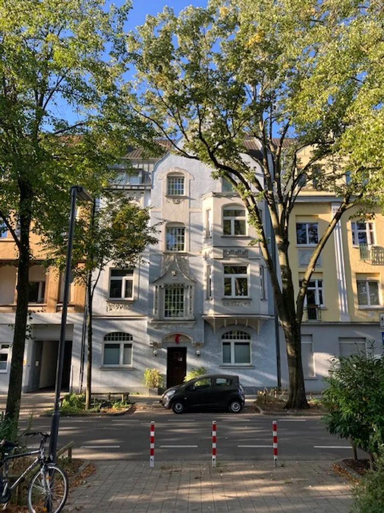 4 Zimmer Wohnung mit 120 m² in Neuss – Bild 2