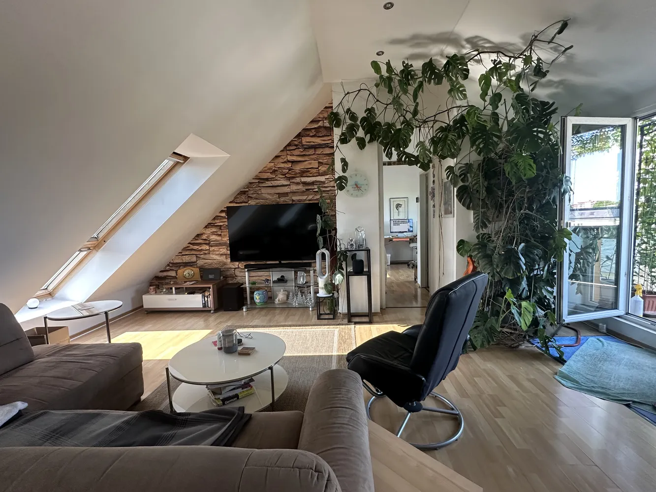 4 Zimmer Wohnung mit 130 m² in Köln – Bild 1