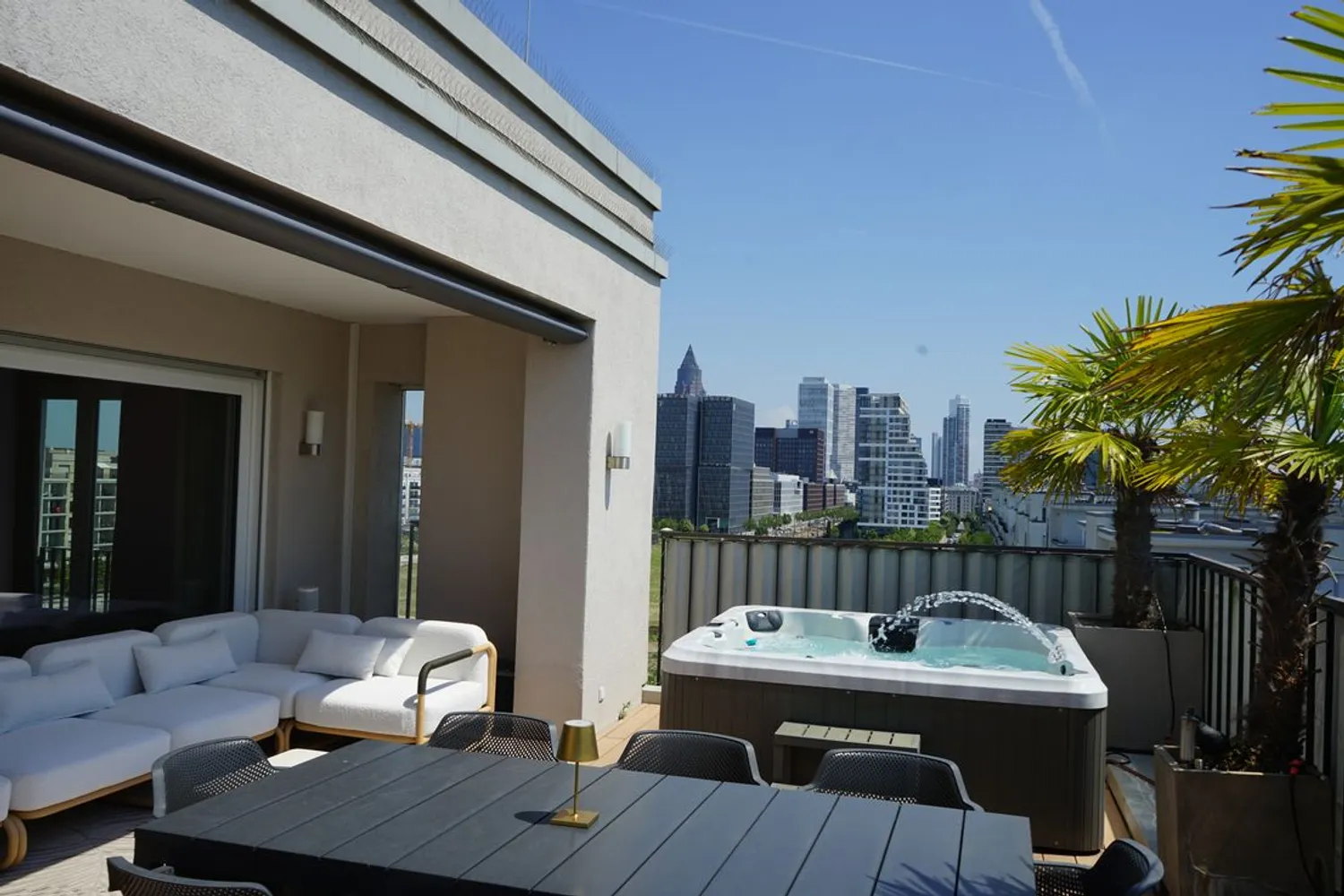 4 Zimmer Wohnung mit 160 m² in Frankfurt am Main – Bild 1