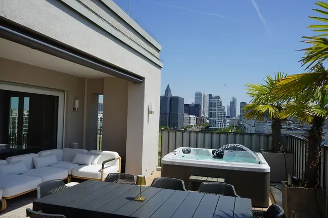 4 Zimmer Wohnung mit 160 m² in Frankfurt am Main – Bild 1