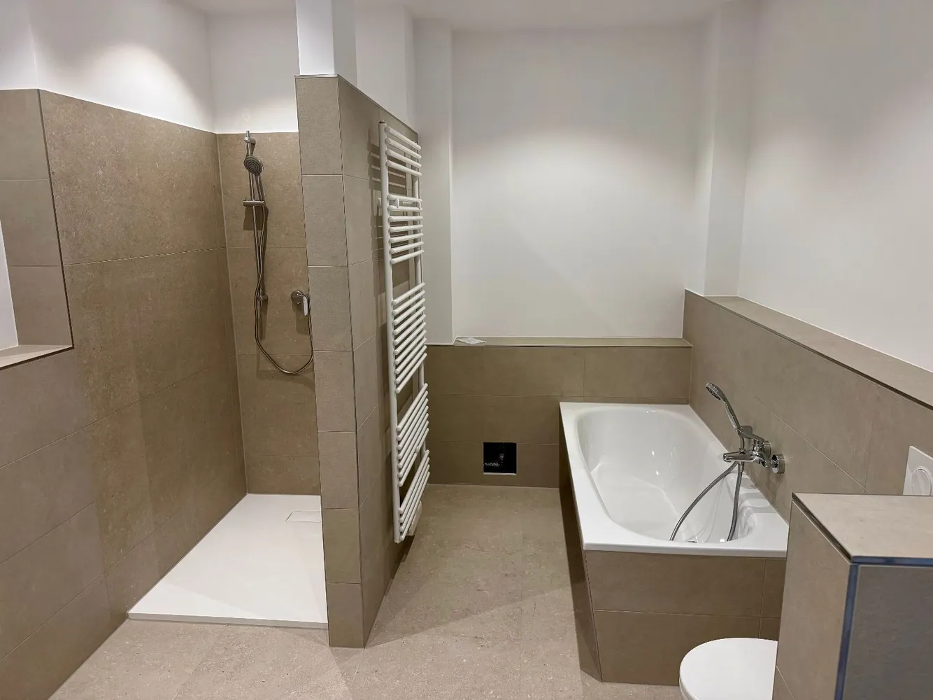 4 Zimmer Wohnung mit 105 m² in Dresden – Bild 1
