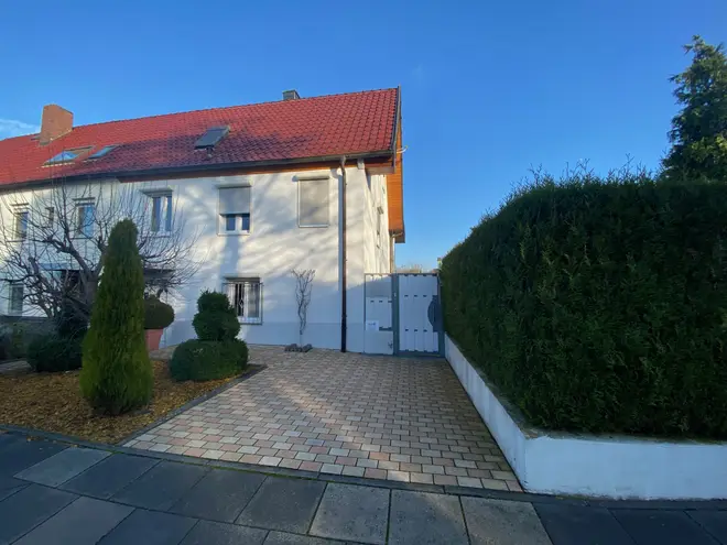 4 Zimmer Haus mit 1 m² in Bonn – Bild 1