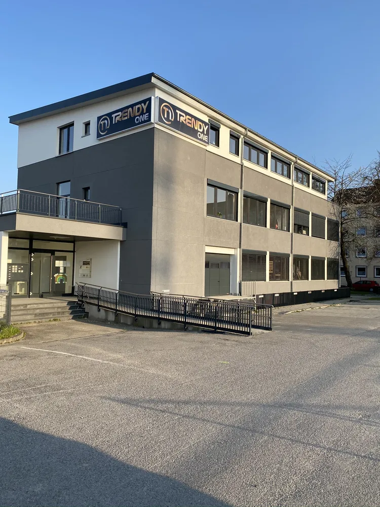 6 Zimmer Wohnung mit 233 m² in Augsburg – Bild 1