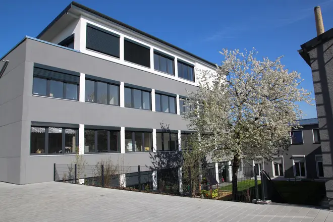6 Zimmer Wohnung mit 233 m² in Augsburg – Bild 3