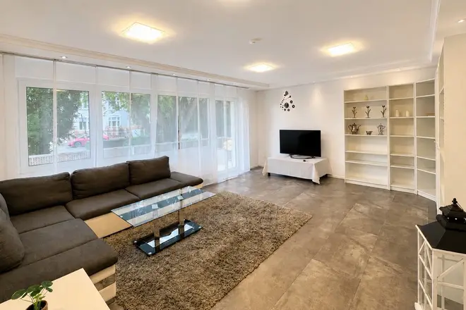 5 Zimmer Wohnung mit 151 m² in Frankfurt am Main – Bild 2