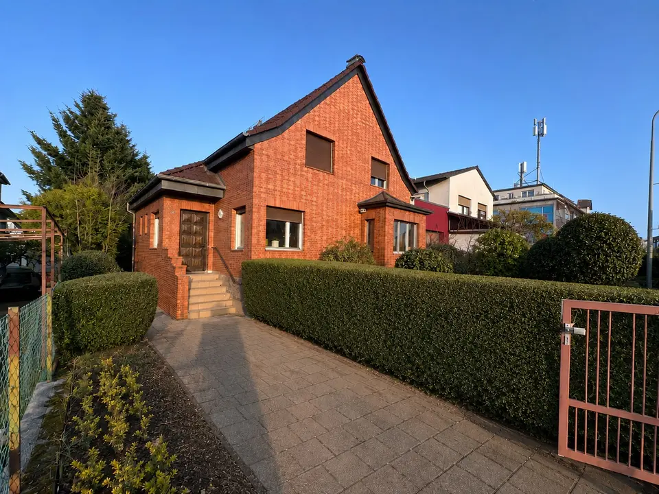 7 Zimmer Haus mit 205 m² in Rodgau – Bild 1