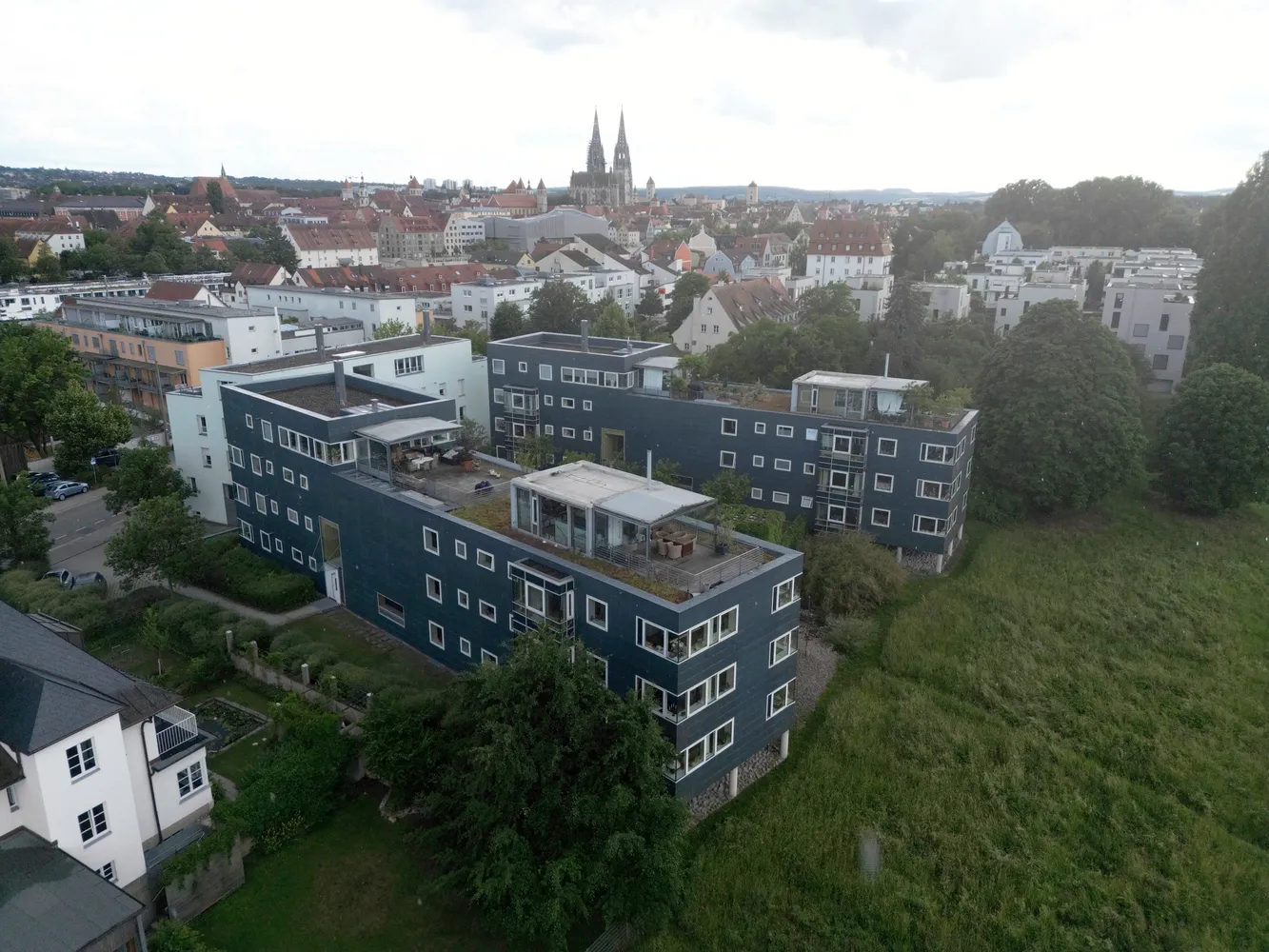6 Zimmer Wohnung mit 180 m² in Regensburg – Bild 1