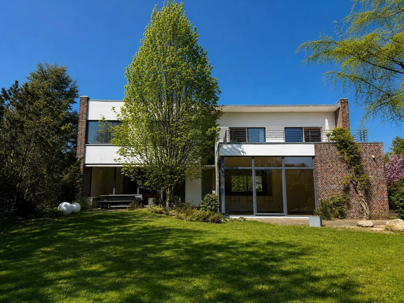 6 Zimmer Haus mit 233 m² in Hamburg – Bild 1