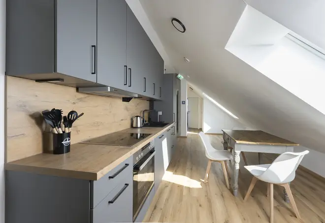 7 Zimmer Wohnung mit 135 m² in München – Bild 2