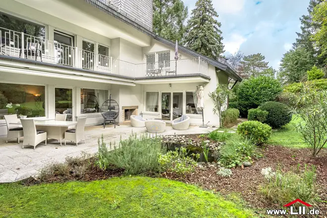 11 Zimmer Haus mit 405 m² in Frankfurt am Main – Bild 3
