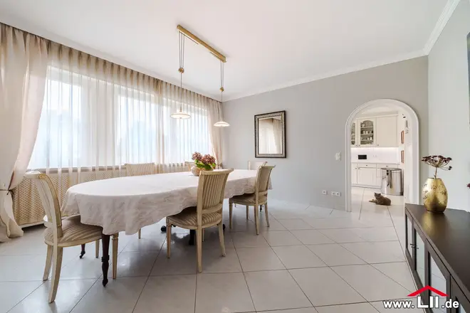 11 Zimmer Haus mit 405 m² in Frankfurt am Main – Bild 9