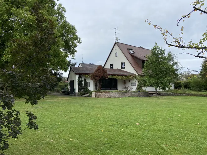 8 Zimmer Haus mit 180 m² in Nürnberg – Bild 1