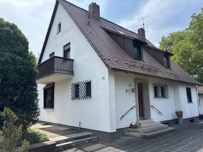 8 Zimmer Haus mit 180 m² in Nürnberg – Bild 2