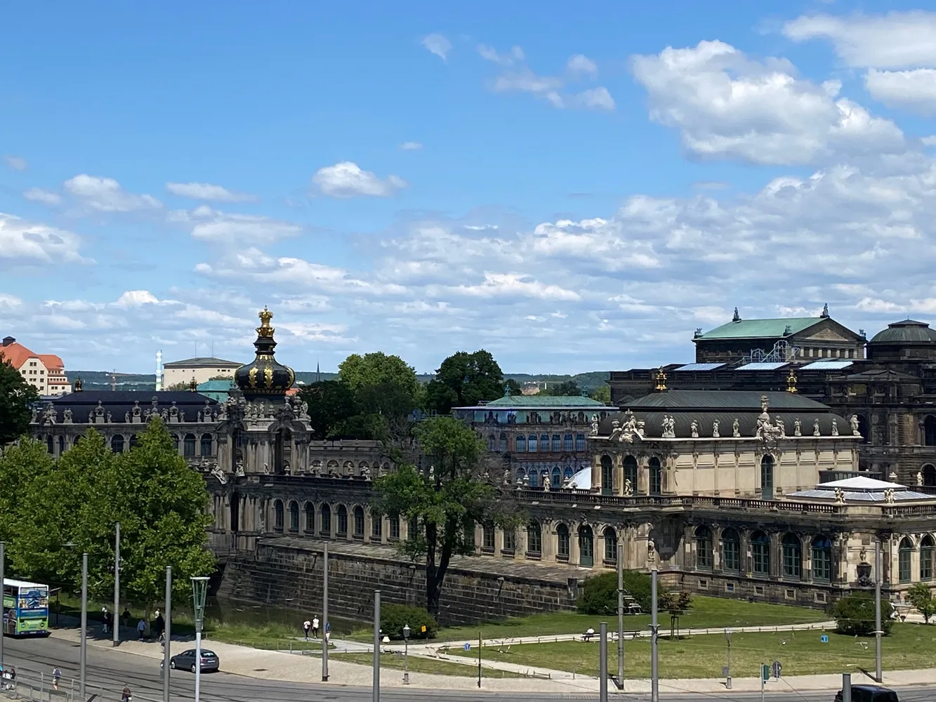 2 Zimmer Wohnung mit 102 m² in Dresden – Bild 1