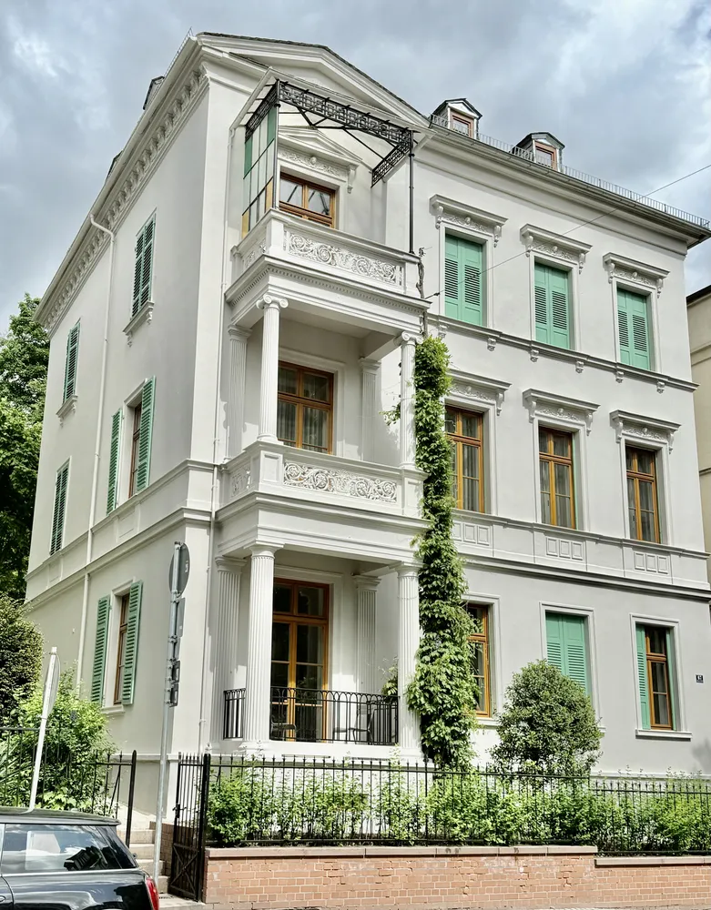 4 Zimmer Wohnung mit 130 m² in Wiesbaden – Bild 1